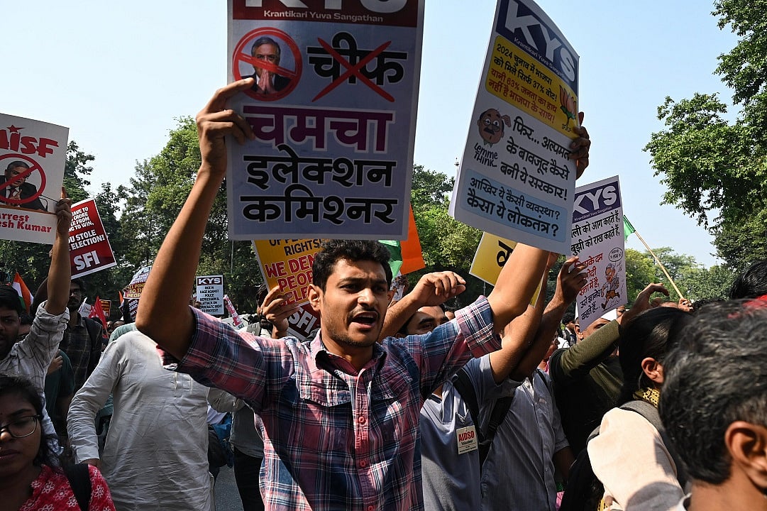 दिल्ली में एसआईआर के खिलाफ किसानों और कई संगठनों का मार्च