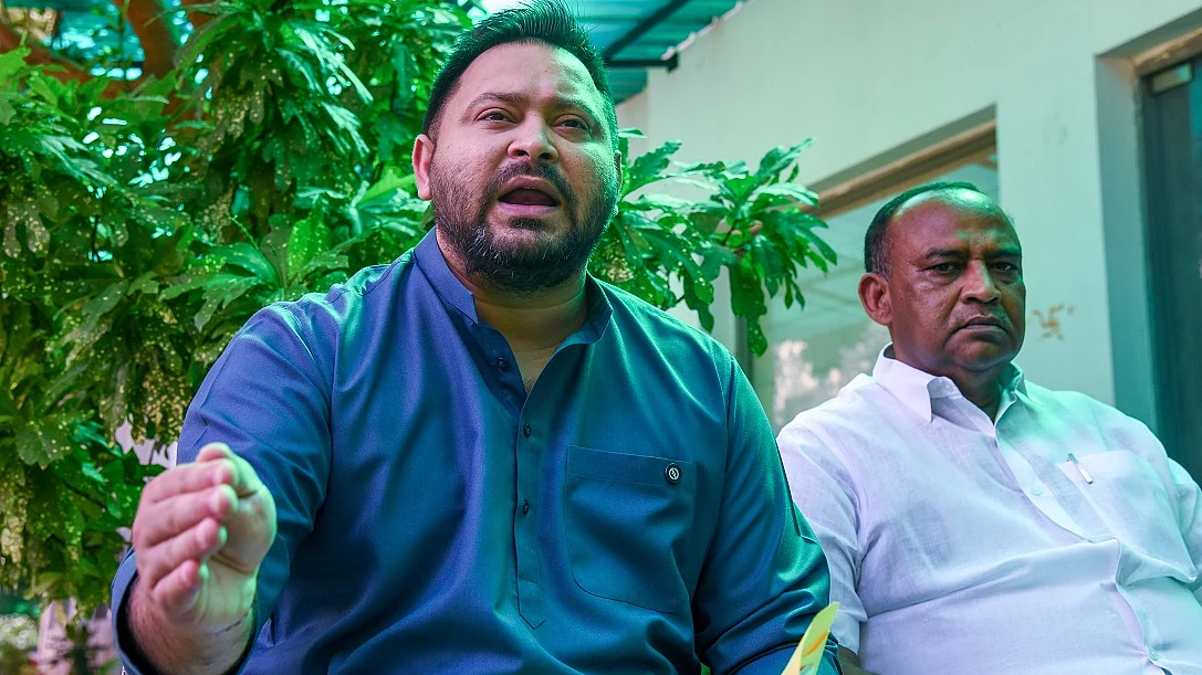 बिहार विधान परिषद की 8 सीटों पर मतदान संपन्न, तेजस्वी का आरोप- सत्ता पक्ष के इशारे पर काम कर रहा प्रशासन