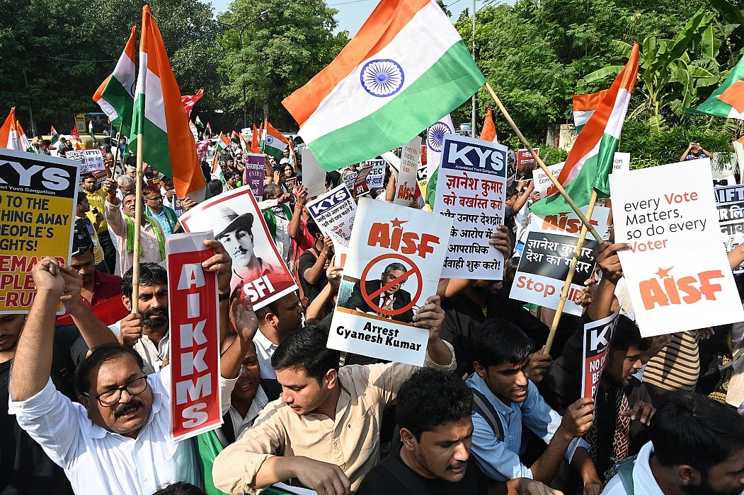 दिल्ली में एसआईआर के खिलाफ किसानों और कई संगठनों का मार्च (फोटोः विपिन)