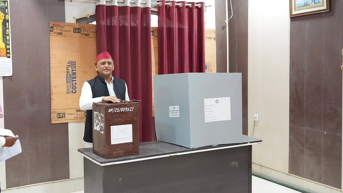 वोट चोरी के लिए बीजेपी खोले विश्वविद्यालय, कार्यकर्ताओं के लिए तीन साल का कोर्स चलाए: अखिलेश यादव