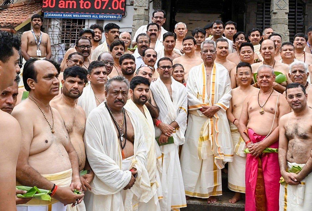केरलम: शपथ के एक घंटे बाद ही विवादों में घिरे राज्यपाल माथुर, कांग्रेस ने खाने को लेकर निर्देशों का किया विरोध