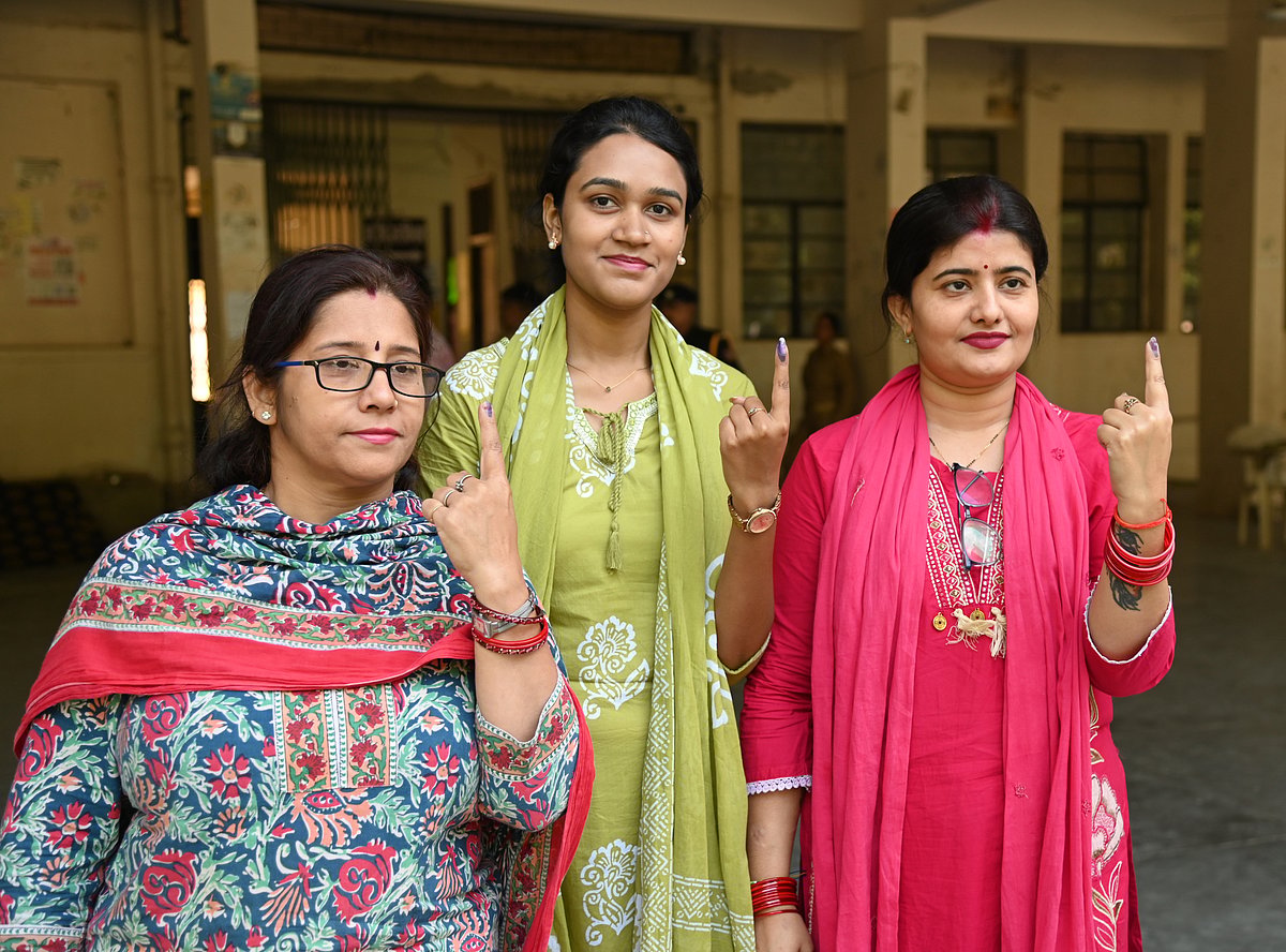 यूपी एमएलसी चुनाव: मतदान के बीच सपा ने उठाए सवाल, मतदाता सूची से नाम कटने और नौकरियां खत्म कराने की धमकी के आरोप