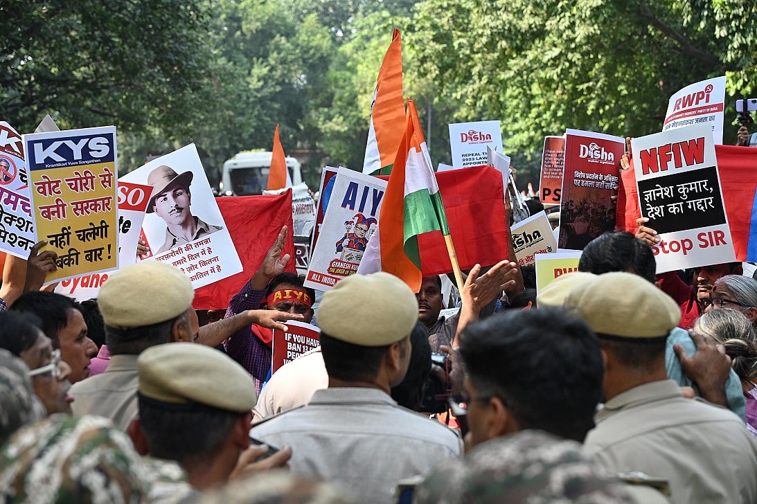 दिल्ली में एसआईआर के खिलाफ किसानों और कई संगठनों का मार्च
