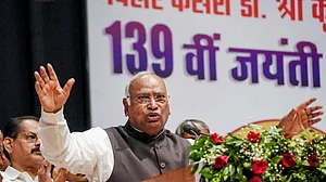 खड़गे का सरकार पर हमला, SIR के खिलाफ प्रदर्शन 'आजादी की दूसरी लड़ाई', पिछले 2 साल के विधानसभा चुनाव रद्द करने की मांग