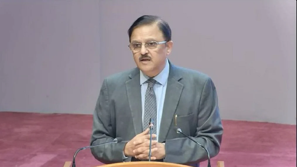 जस्टिस अभय ओका ने निर्वाचन आयुक्तों की नियुक्ति समिति पर उठाए सवाल, कहा- राजनीतिक वर्चस्व से मुक्त होनी चाहिए