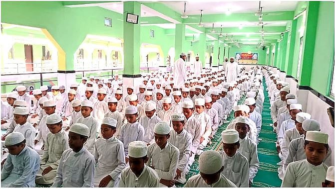 हम हैं कामयाब-20: ‘मदरसा तहफ़ीज़ुल क़ुरआन’ गरीबों और मुफलिसों में फैला रहा धार्मिक और आधुनिक शिक्षा का प्रकाश