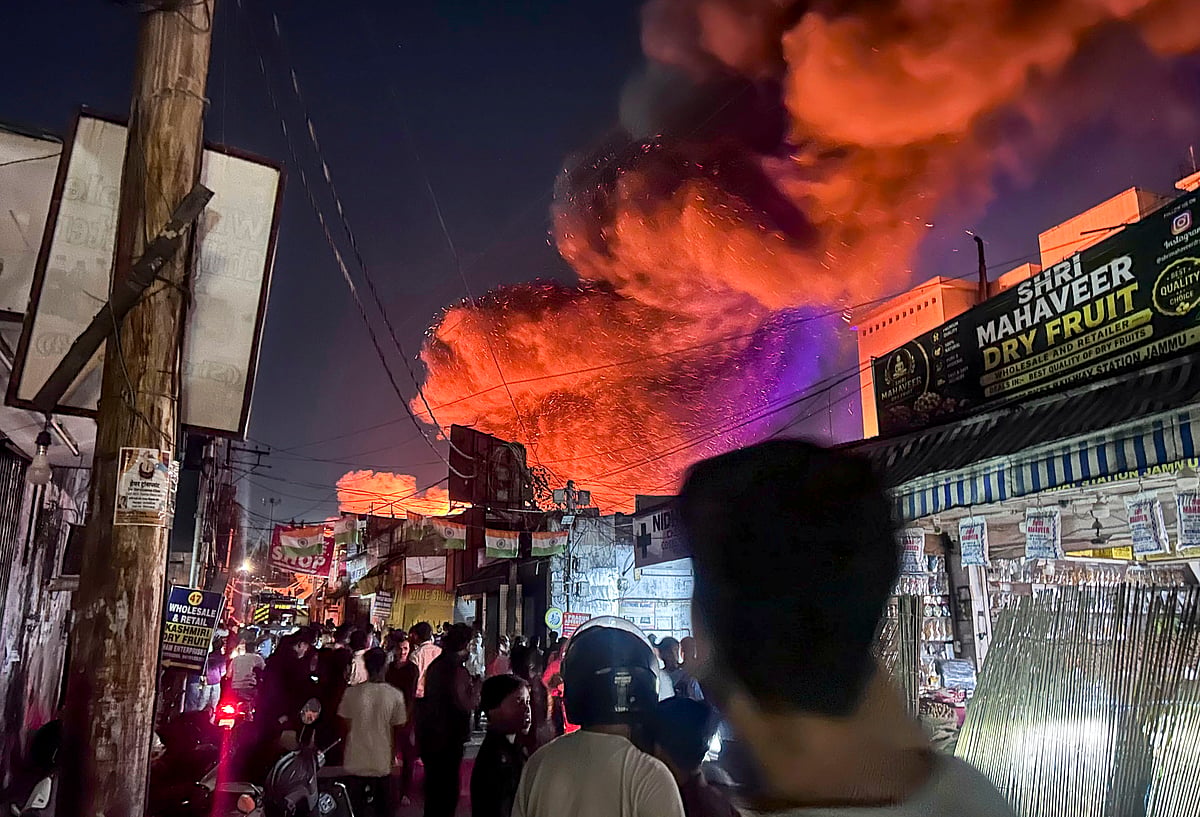 जम्मू: आग से तबाह बाजार में हर तरफ तबाही का मंजर, कारोबारियों की आजीविका पर संकट