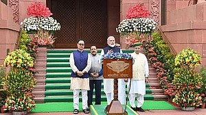 अडानी-अंबानी की कंपनियों समेत 21 न्यूज पब्लिशर की मोदी सरकार को सुप्रीम कोर्ट में चुनौती, कहा- मीडिया की आजादी में दखल