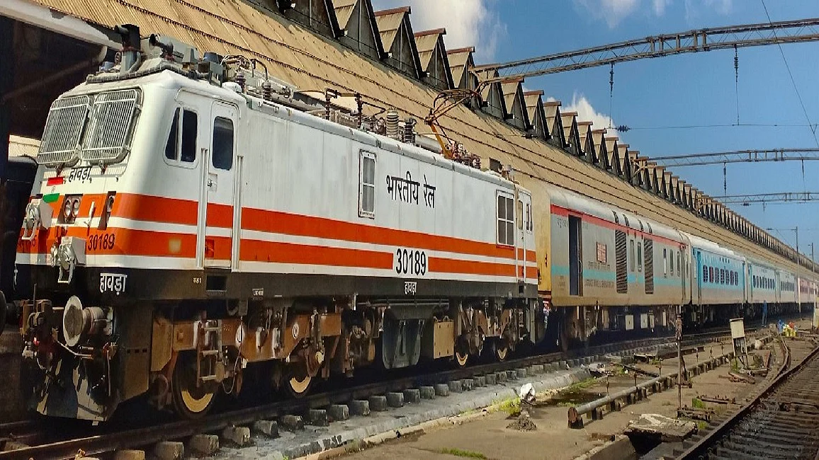 चक्रवाती तूफान 'अर्नब' का असर, 30 अक्टूबर तक 58 ट्रेनें रद्द, कई के समय में किया गया बदलाव