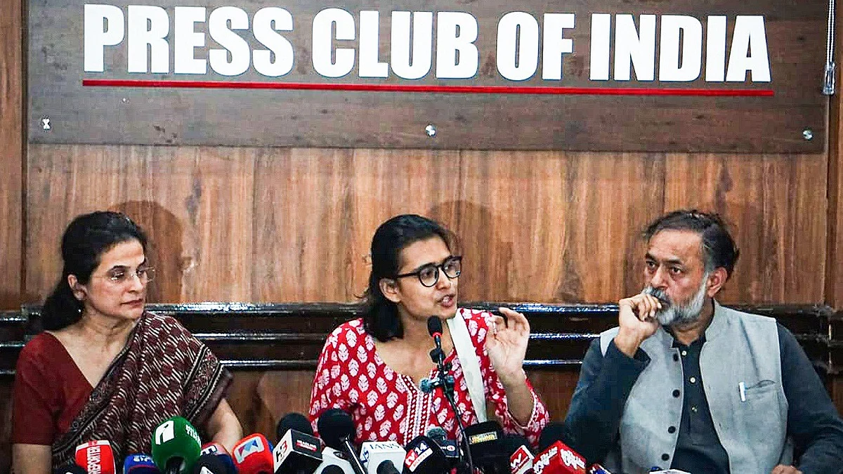 ज्ञानेश कुमार से नेहा बोरा का बड़ा सवाल; फॉर्म 6 में बदलाव किसके कहने पर किया गया?