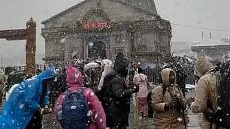 बर्फ की सफेद चादर से ढकी बाबा केदार की नगरी, कपाट बंद होने से पहले दर्शन के लिए धाम पहुंच रहे भक्त