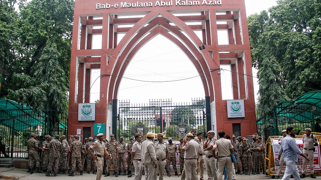 जामिया विश्वविद्यालय में छात्रों ने ऑनलाइन क्लास का किया बहिष्कार, कैंपस और ऑफलाइन पढ़ाई बहाल करने की मांग