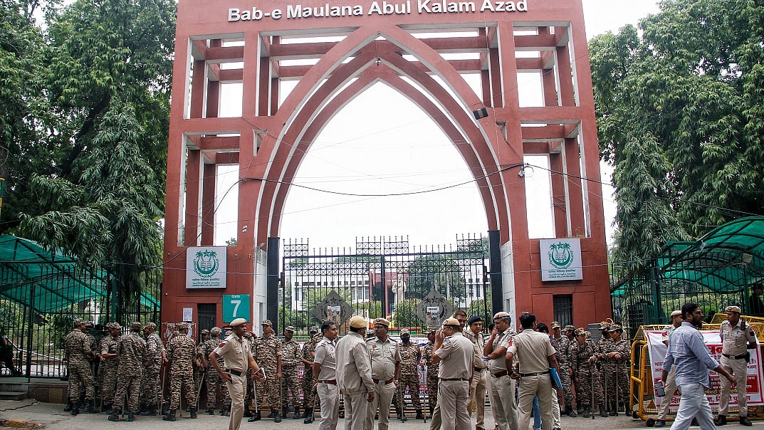 जामिया विश्वविद्यालय में छात्रों ने ऑनलाइन क्लास का किया बहिष्कार, कैंपस और ऑफलाइन पढ़ाई बहाल करने की मांग