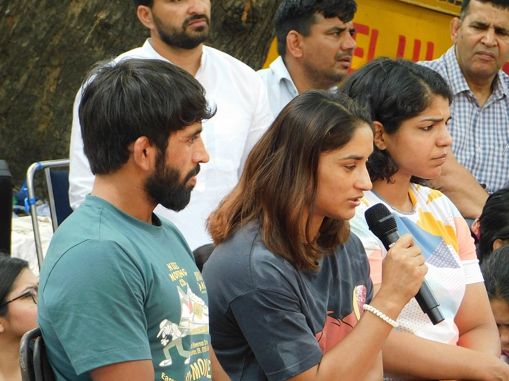 बीजेपी राज में खेलों की दुर्दशा और भगवाकरण, प्रचार और प्रधानमंत्री की फोटो के पीछे एक अंधेरी दुनिया