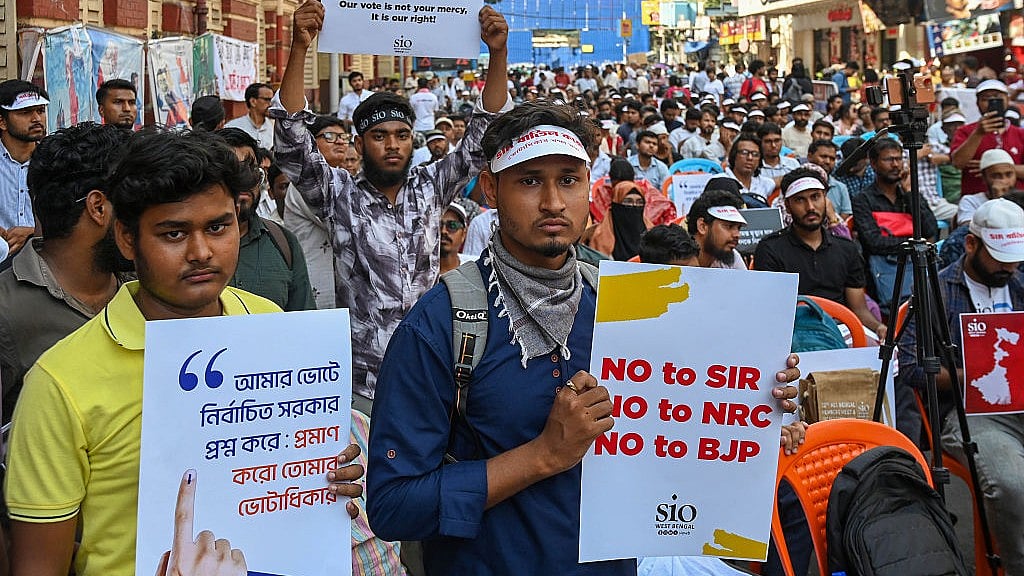 आकार पटेल : एसआईआर और जुल्म की सियासत