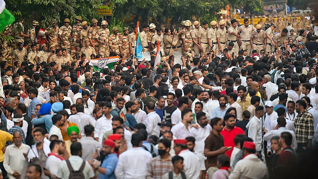 आकार पटेल: सड़क पर विरोध ही बचा है लोकतांत्रिक अधिकार पाने का इकलौता साधन,  युवाओं ने दे दी है 'शहंशाह' को चुनौती