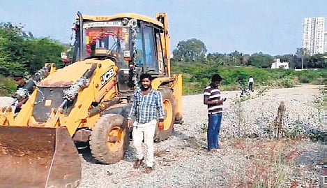 Image of road construction in Mahadevpura.