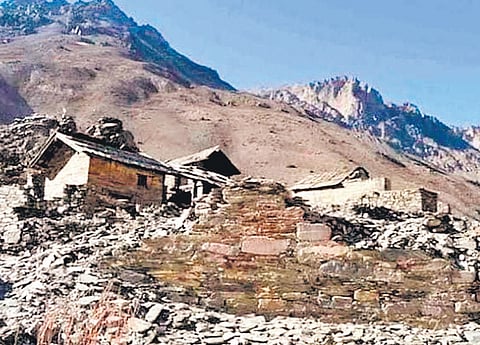 Situated at an elevation of approximately 3,800 meters, Jadung is a picturesque
village that has become desolate with the passage of time 