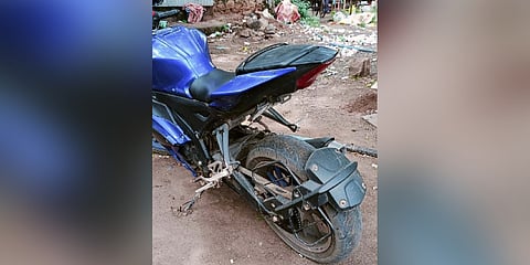 Foldable number plates on sports model bikes in Coimbatore city. 