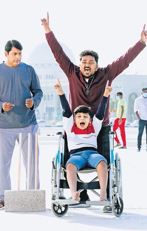 Athma marks the Tamil directorial debut of filmmaker Sugeeth, who is best known for Malayalam films like, Ordinary and Madhura Naranga.  