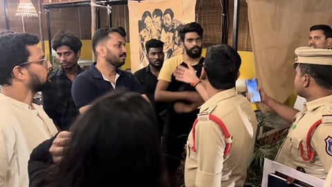 Police stop the screening of 'Ram ke naam' documentary