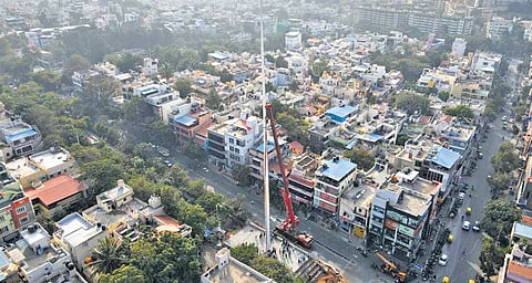 The flag pole being erected at Chandra Layout in Vijayanagar