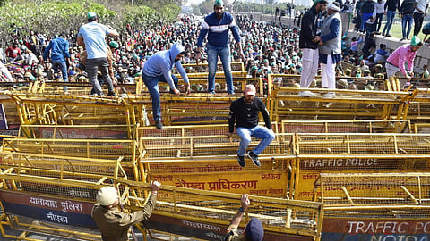 UP farmers march towards Parliament from Delhi-Noida Chilla border over their various demands including hiked compensation, in Thursday. 