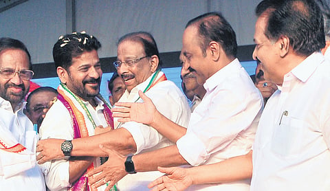 Telangana Chief Minister Revanth Reddy being welcomed by Congress state president K Sudhakaran, Leader of Opposition V D Satheesan, senior leader Ramesh Chennithala and Thiruvananthapuram DCC president Palode Ravi at the culmination of ‘Samaragni’ yatra in Thiruvananthapuram on Thursday. 