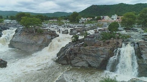 Picture of Hogenakkal falls and the Cauvery river.