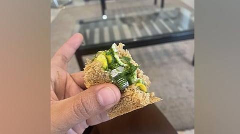 The picture shared by the passenger shows a screw inside the sandwich. 