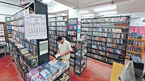 Eloor Library at Vellayambalam 