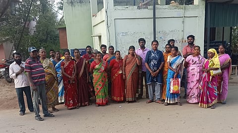 The workers alleged that the supervisor of the private contractor had been using double-meaning words with the women workers for a long time. 
