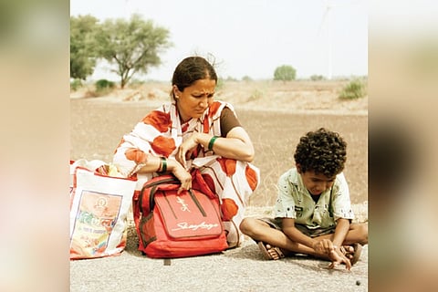 A still from 'Photo'