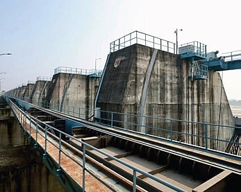 Presently, the barrage has almost been emptied, with the remaining 1 tmcft of water at dead storage level. 