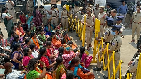 BJP Mahila Morcha activists, led by their president Shilpa Reddy, staged a protest at Chengicherla