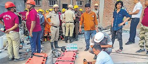 Under-construction ‘illegal’ building 
collapses in Kolkata, 9 killed & 15 hurt