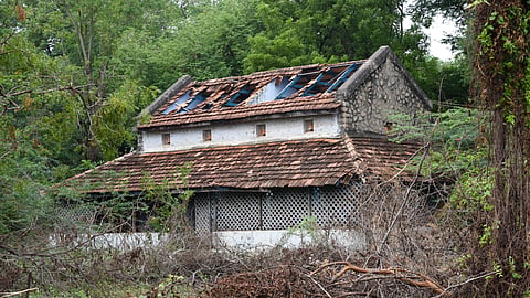 An abandoned railway quarters in Ponmalai, Tiruchy 