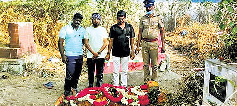 Sathish Kumar Raja, with the help of fellow members, also buries unclaimed bodies.
