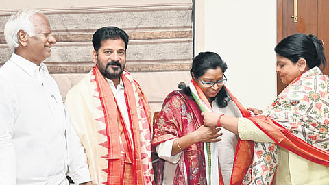 AICC Telangana in-charge Deepa Dasmunshi welcomes Kadiyam Srihari and his daughter Kavya into the Congress fold in the presence of Chief Minister A Revanth Reddy on Sunday