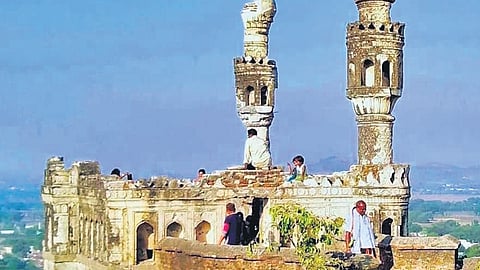 Elgandal Fort with its iconic ‘Dho Minar’ on the outskirts 
of Karimnagar