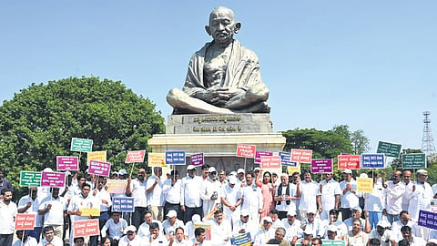 Congress leaders protest against the “meagre sum” released as drought relief.