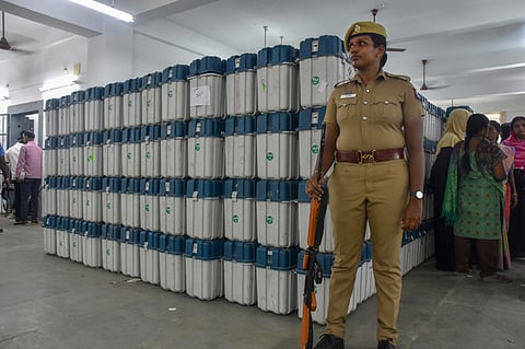 A woman police is guarding the Evms in Tirunelveli taluk office.