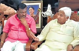 Minister HK Patil calls on Niranjan Hiremath, Neha’s father, in Hubballi on Tuesday 