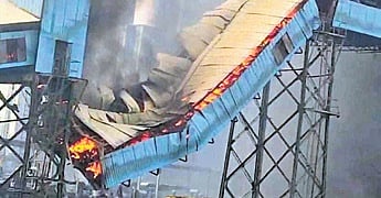 The coal-carrying conveyor belt engulfed in flames 