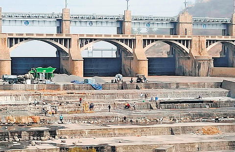 With the current water level at a mere 54 feet, authorities have started to undertake vital maintenance work in the 16 gates of Ellis surplus sluices