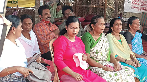 Endosulfan Samara Samithi stages a protest demanding the inclusion of 1,031 endosulfan-hit people on victims’ list