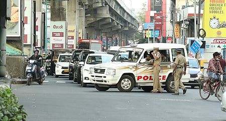 The drive covered Ernakulam Rural, Alappuzha, Kottayam, and Idukki districts, resulting in the arrest of 885 people on Friday. 