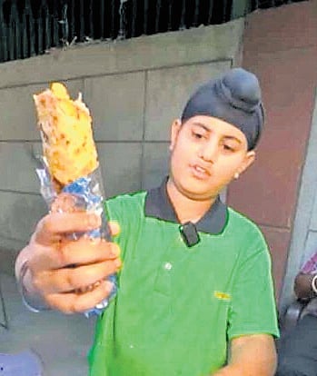 Anand Mahindra offers help to 
10-year-old boy making rolls for living