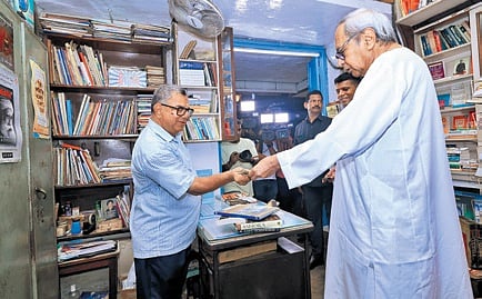 Chief Minister Naveen Patnaik purchasing books at the Modern Book Depot 