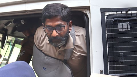 Savukku Shankar being brought to Madurai Court.